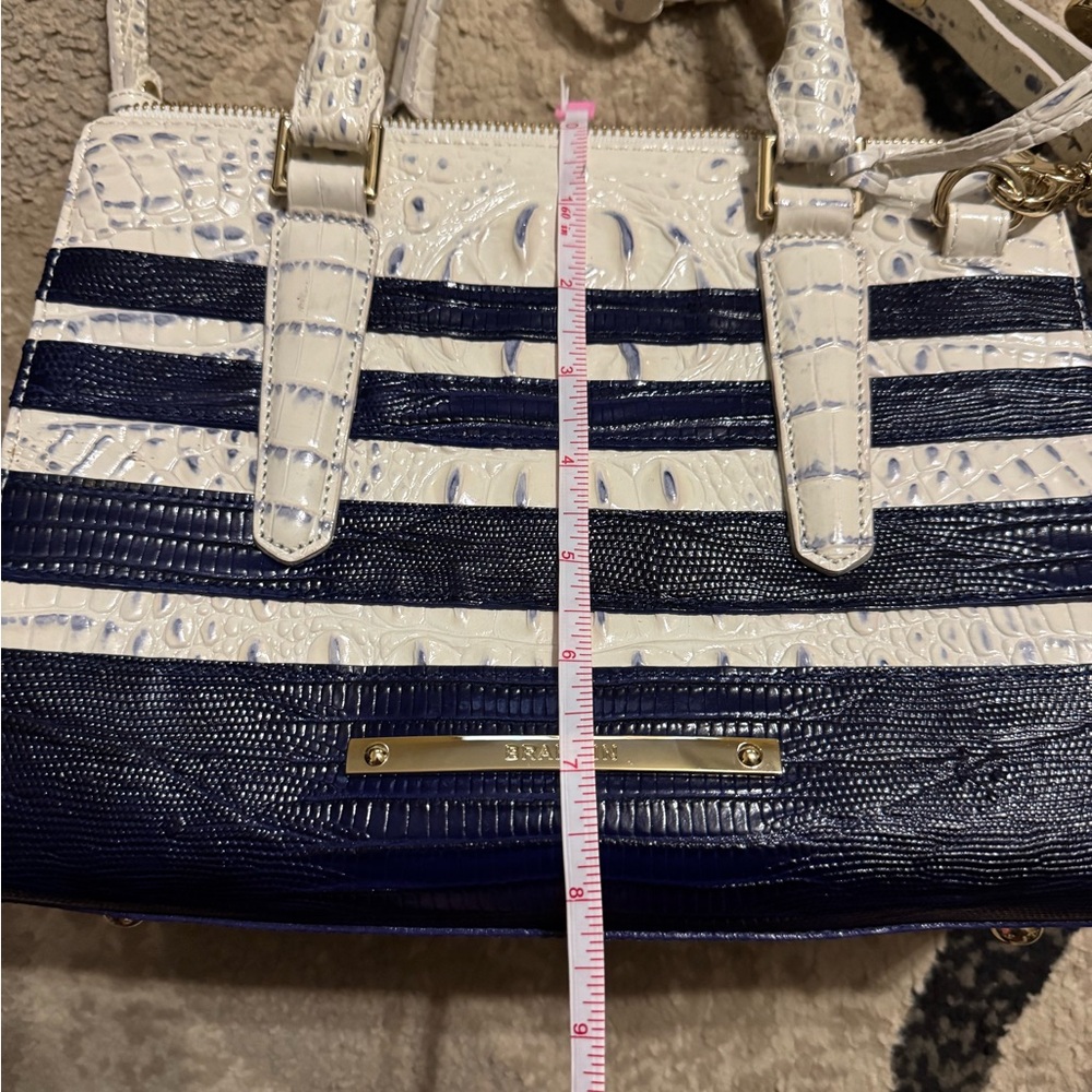 PERFECT Brahmin White and Navy Crocodile Embossed Duxberry Style Satchel - Picture 11 of 16